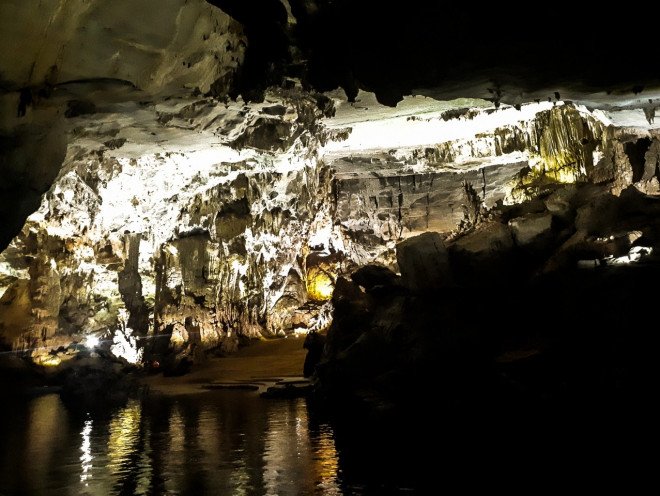 Động Phong Nha mang trong mình vẻ đẹp quyến rũ, tráng lệ