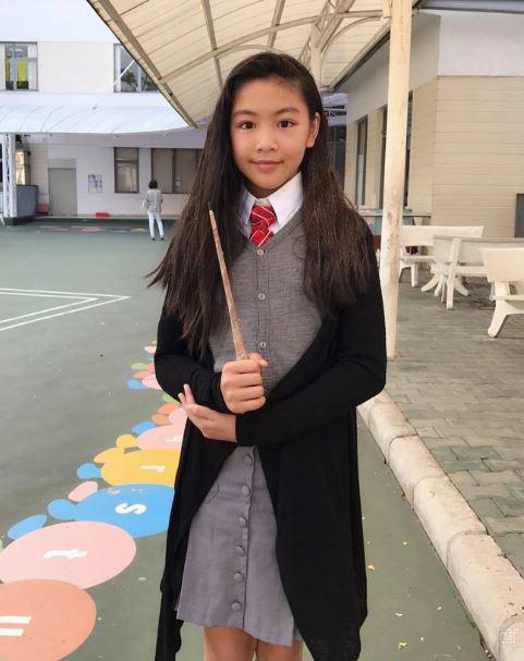 Con gái lớp 9 bị soi mặc váy đồng phục ngắn ngang bắp đùi, vợ Quyền Linh lên tiếng tránh hiểu lầm - 12