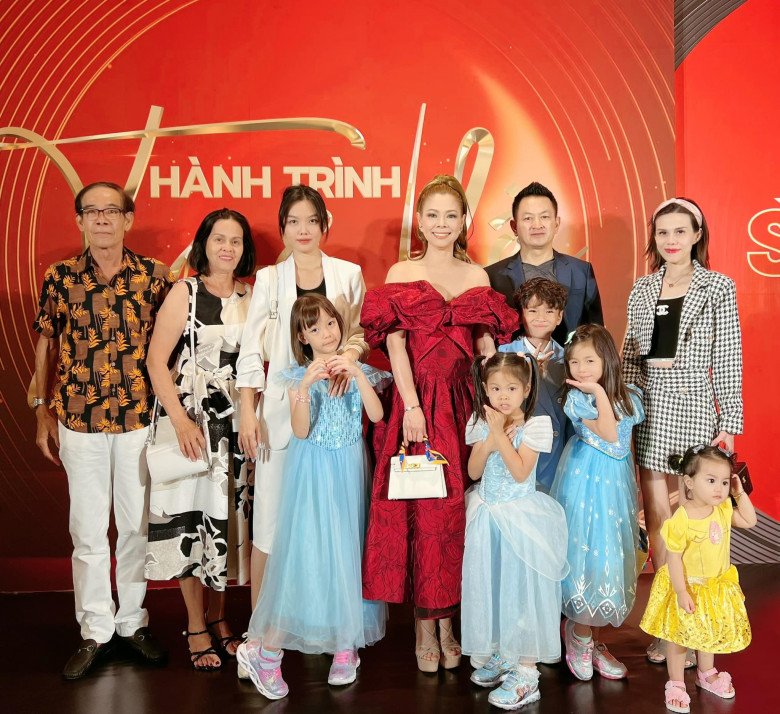 Em gái Thanh Thảo đưa con trai Jacky Minh Trí thăm thú khắp Việt Nam, cậu bé được khen ngợi nhiều - 10