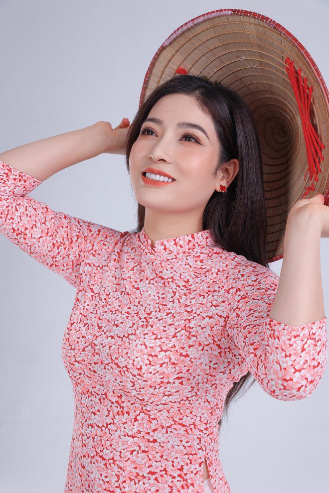 Sông Thao gây bất ngờ khi rẽ ngang sang lĩnh vực sáng tác với 2 sản phẩm mới.