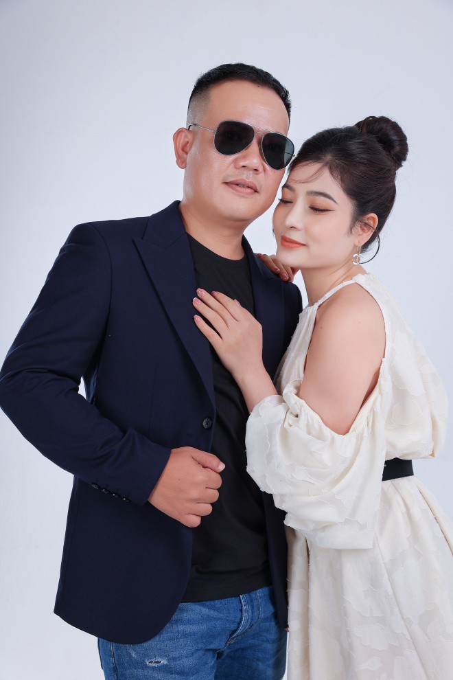 Sao Mai Sông Thao và ông xã là nhạc sĩ Hải Thuận - giảng viên khoa piano trường Đại học Sư phạm Nghệ thuật Trung ương.
