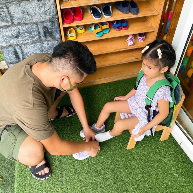 Sao Việt 24h: Lê Phương amp; # 34; that thanhamp; # 34; trước loạt khoảnh khắc amp; # 34; loy Smooth naamp; # 34; của một cô con gái 3 tuổi giống hệt bố - 3