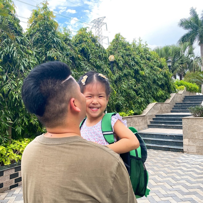 Sao Việt 24h: Lê Phương amp; # 34; that thanhamp; # 34; trước loạt khoảnh khắc amp; # 34; loy Smooth naamp; # 34; của một cô con gái 3 tuổi giống hệt bố - 4