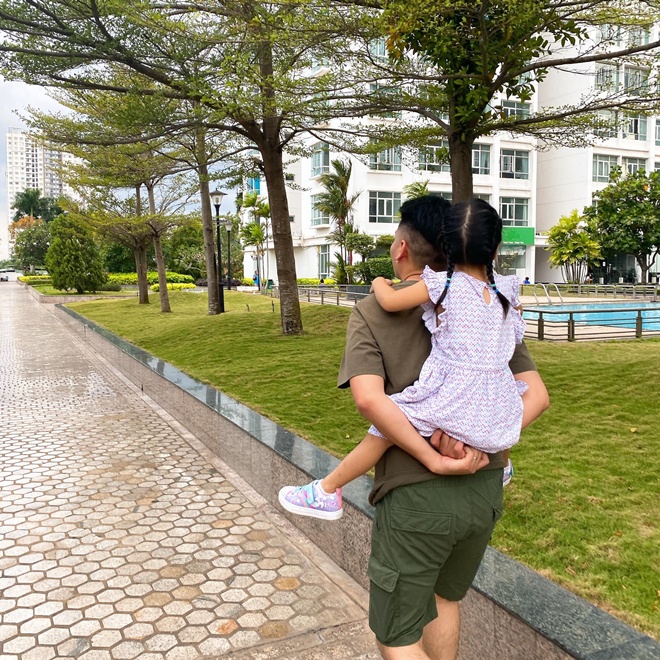 Sao Việt 24h: Lê Phương amp; # 34; that thanhamp; # 34; trước loạt khoảnh khắc amp; # 34; loy Smooth naamp; # 34; của một cô con gái 3 tuổi giống hệt bố - 5