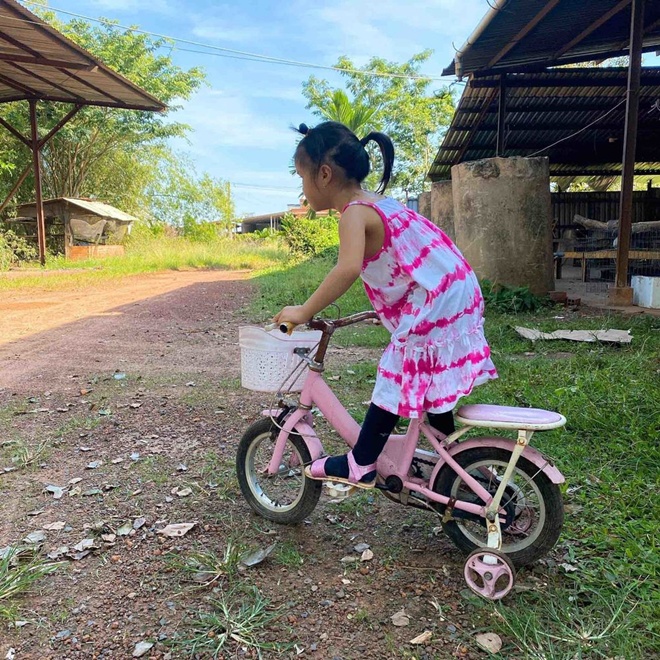 Sao Việt 24h: Lê Phương amp; # 34; that thanhamp; # 34; trước loạt khoảnh khắc amp; # 34; loy Smooth naamp; # 34; của một cô con gái 3 tuổi giống hệt bố - 6