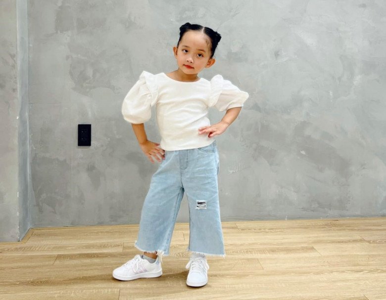Con gái Khánh Thi Phan Hiển nhảy cực khéo, lắc hông dẻo, khi có bố mẹ thì khác hẳn - 6