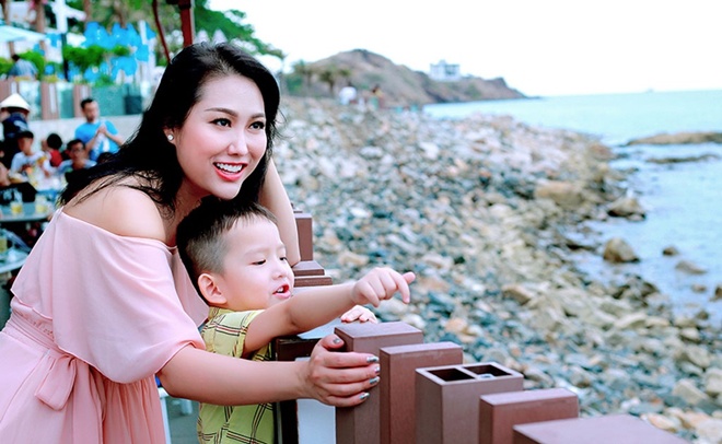 Nhưng con hãy nhớ là con có một người cha, con không phải một đứa trẻ không có cha”, Phi Thanh Vân dặn dò.