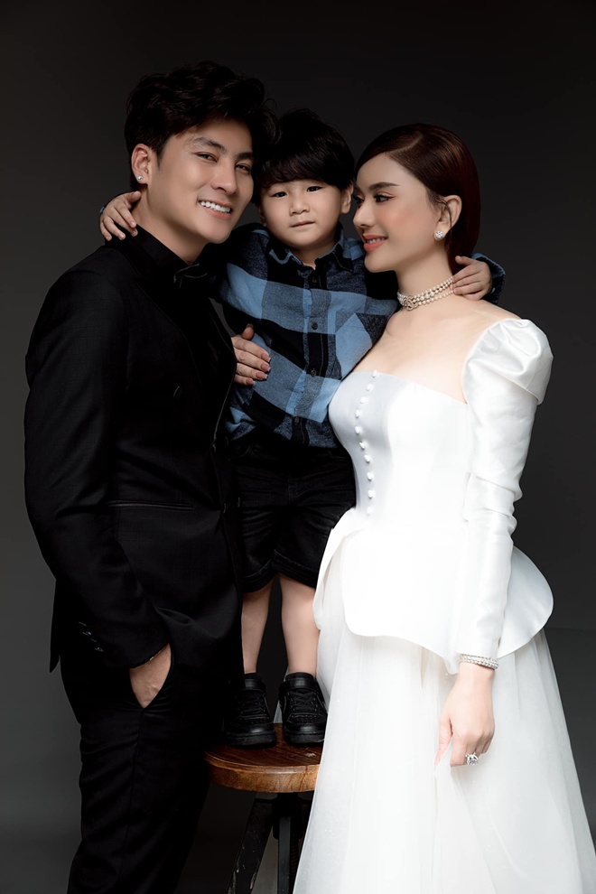 Lâm Khánh Chi cũng hào hứng thông báo mối quan hệ của cô và chồng cũ đã tiến triển lên thành bạn thân, ủng hộ nhau cho những hành trình đi tìm hạnh phúc.