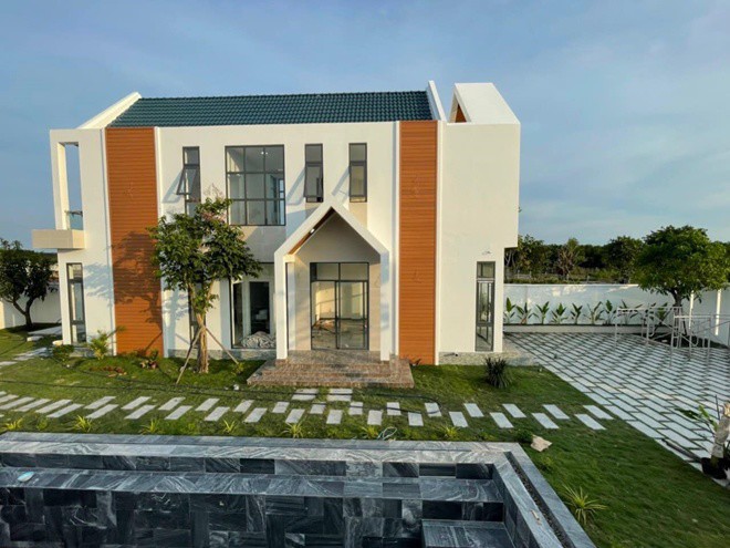 Lê Giang khoe cơ ngơi mới tậu, được người hâm mộ khen ngợi với không gian rộng lớn và xanh mát.