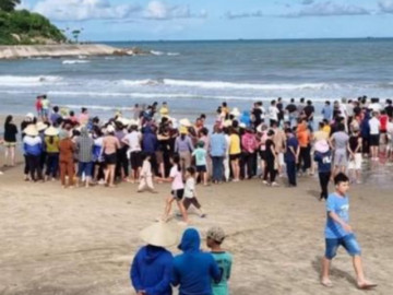 Bốn cháu bé xuống tắm biển, một bé trai tử vong, một bé gái mất tích