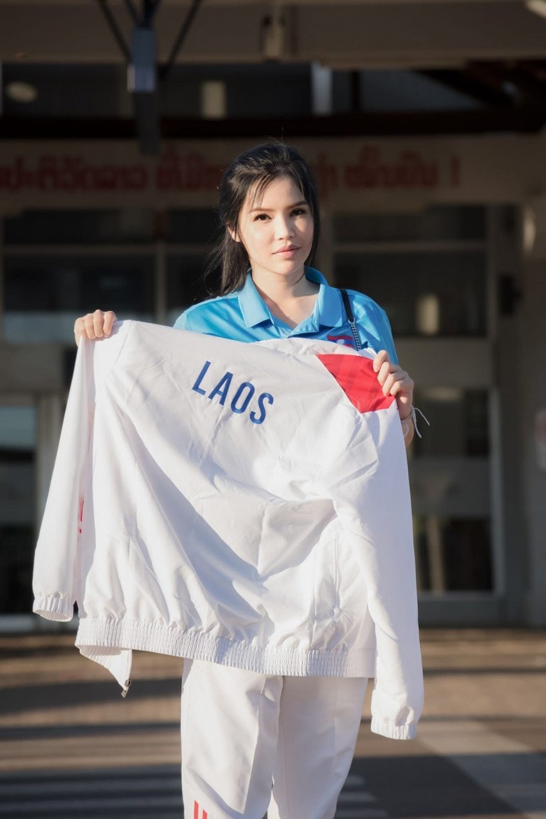 Không hàng hiệu chỉ mê mặc amp;#34;áo sốamp;#34;, nữ đại gia bóng đá Lào lâu lâu hở hang làm nghẽn sóng mạng - 1