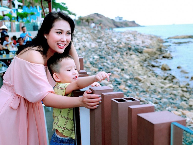 Phi Thanh Vân làm mẹ đơn thân 40 tuổi nuôi con giàu sang, ở nhà đẹp, được trai 2k theo đuổi - 5
