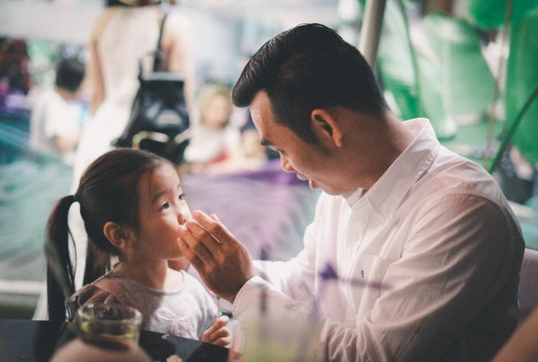 Nam bác sĩ “tìm con” cho hàng trăm gia đình: “Tôi coi đứa trẻ trong bụng bệnh nhân như con cháu mình” - 12