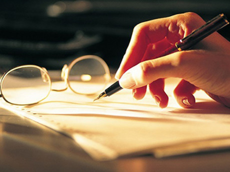 Bài thơ kì lạ: Viết theo 10 phong cách của 10 nhà thơ nổi tiếng khác nhau vẫn giữ nguyên nghĩa