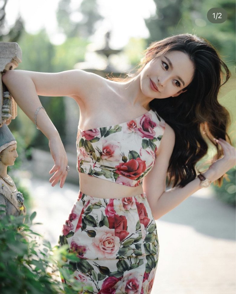 Hot girl chứng khoán thích diện váy ngắn bị phản đối khi được tham gia Hoa hậu Thế giới - 5