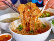 Xem ăn chơi - Ghé Tiền Giang thưởng thức hủ tiếu sa tế cay “xé lưỡi”, quán tồn tại hơn 30 năm vẫn 1 vị không đổi