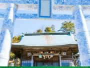 Xem ăn chơi - Ngôi đền 363 tuổi ở Nhật nổi tiếng với cổng torii được làm bằng sứ trắng