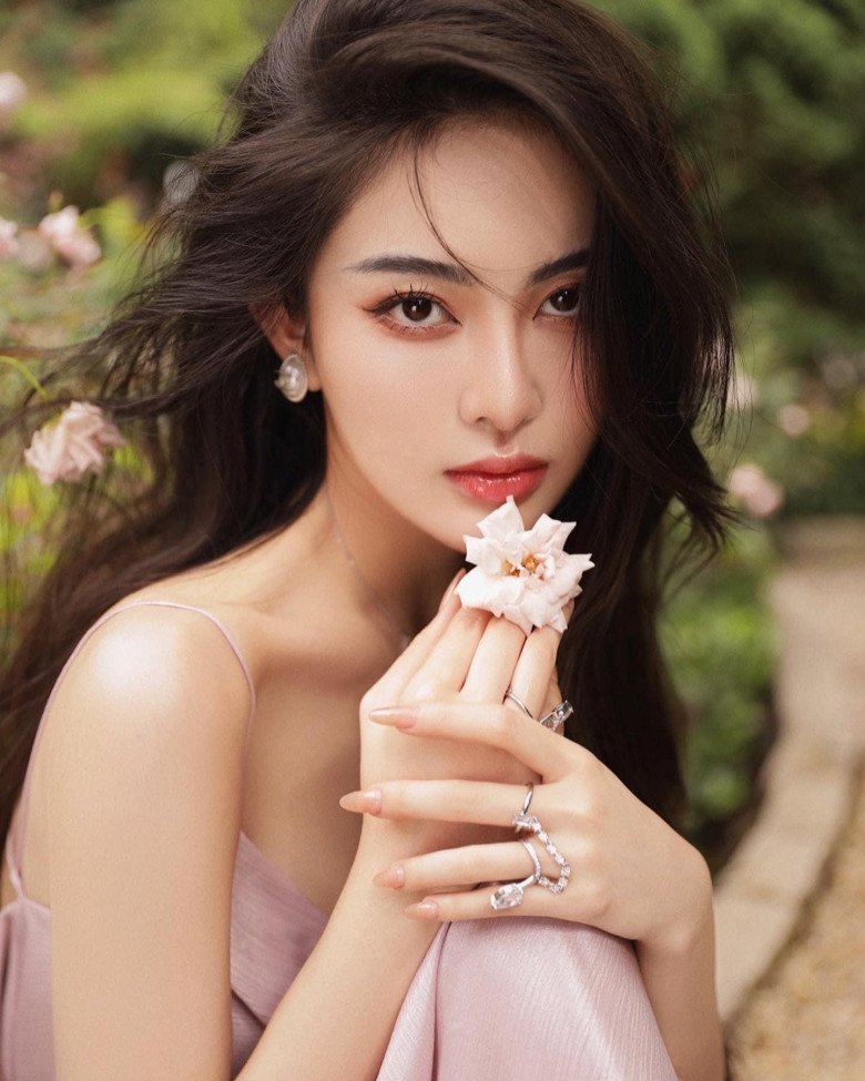 Mặt mộc trắng mịn tuyệt đẹp, nữ sinh 2K1 được khen đẹp như Hoa hậu đẹp nhất Hong Kong - 13