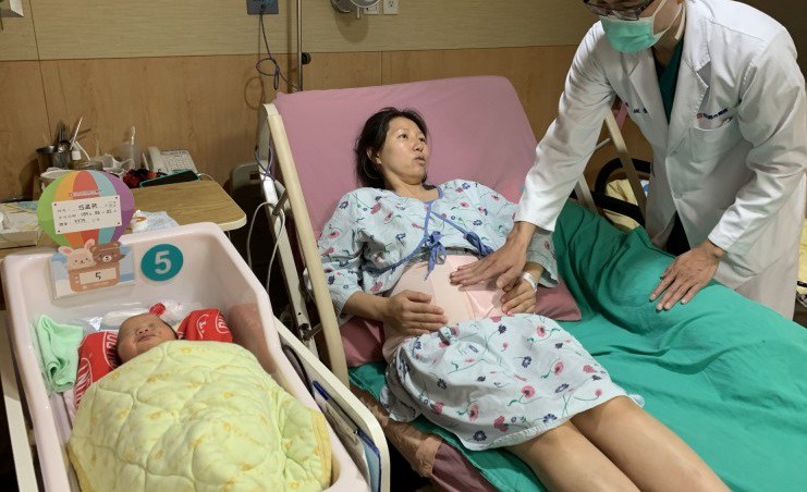 Mẹ 41 tuổi chảy máu ồ ạt khi mổ lấy thai lần 5, phải cắt một phần tử cung để giữ mạng - 2