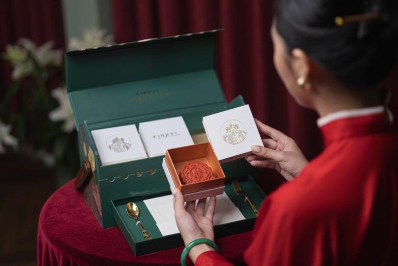 Nét độc đáo trong những chiếc bánh Trung thu Kinh Vĩ - 5