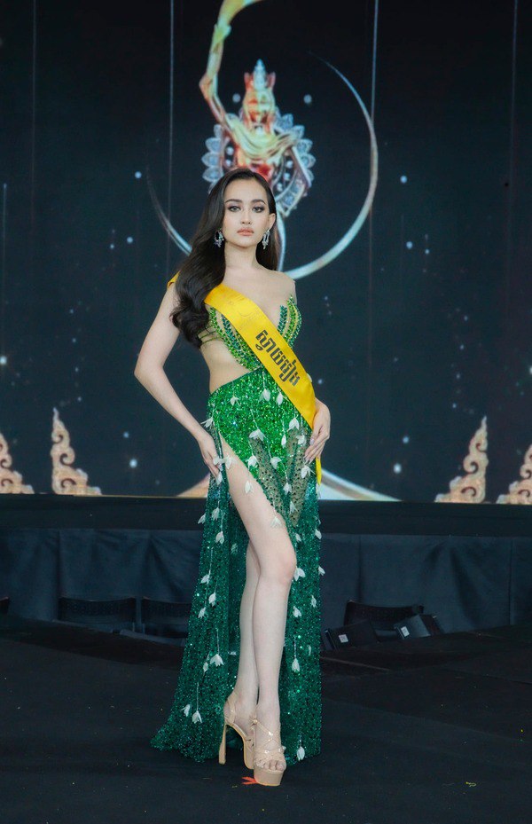 amp;#34;Ngán ngẩmamp;#34; với trang phục của dàn thí sinh Miss Grand Cambodia 2022 - 12
