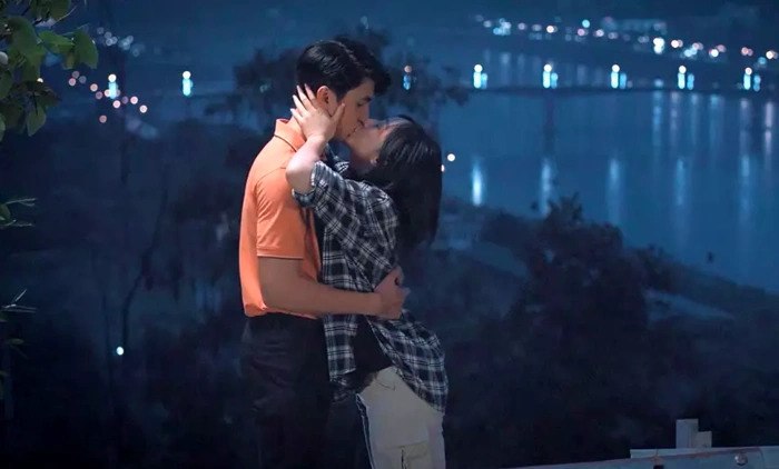 Bình An và Quỳnh Kool có nhiều cảnh “khóa môi”