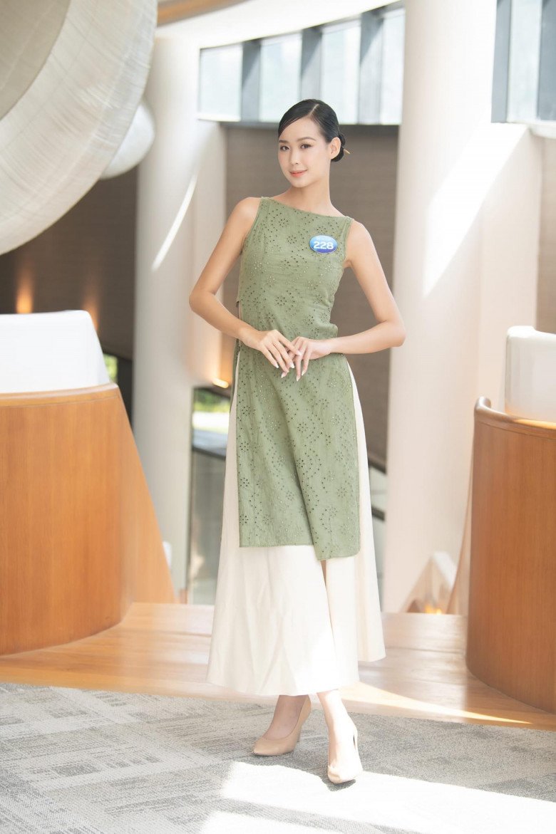Á hậu cao nhất Việt Nam diện áo dài xuyên thấu, tinh tế đọ sắc mỹ nhân quốc tế - 8