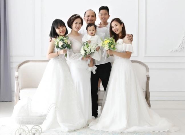 Gia đình nhỏ của Nguyệt Hằng - Anh Tuấn.