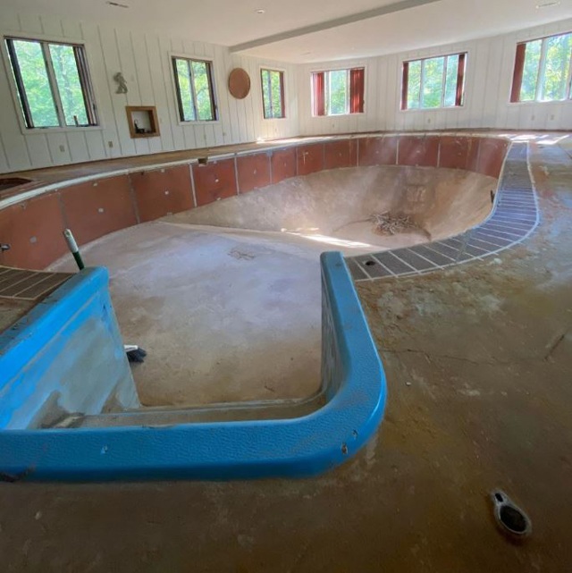 Dỡ sàn gỗ trong căn nhà mới mua, cặp vợ chồng tá hỏa khi phát hiện sự thật bên dưới - 3