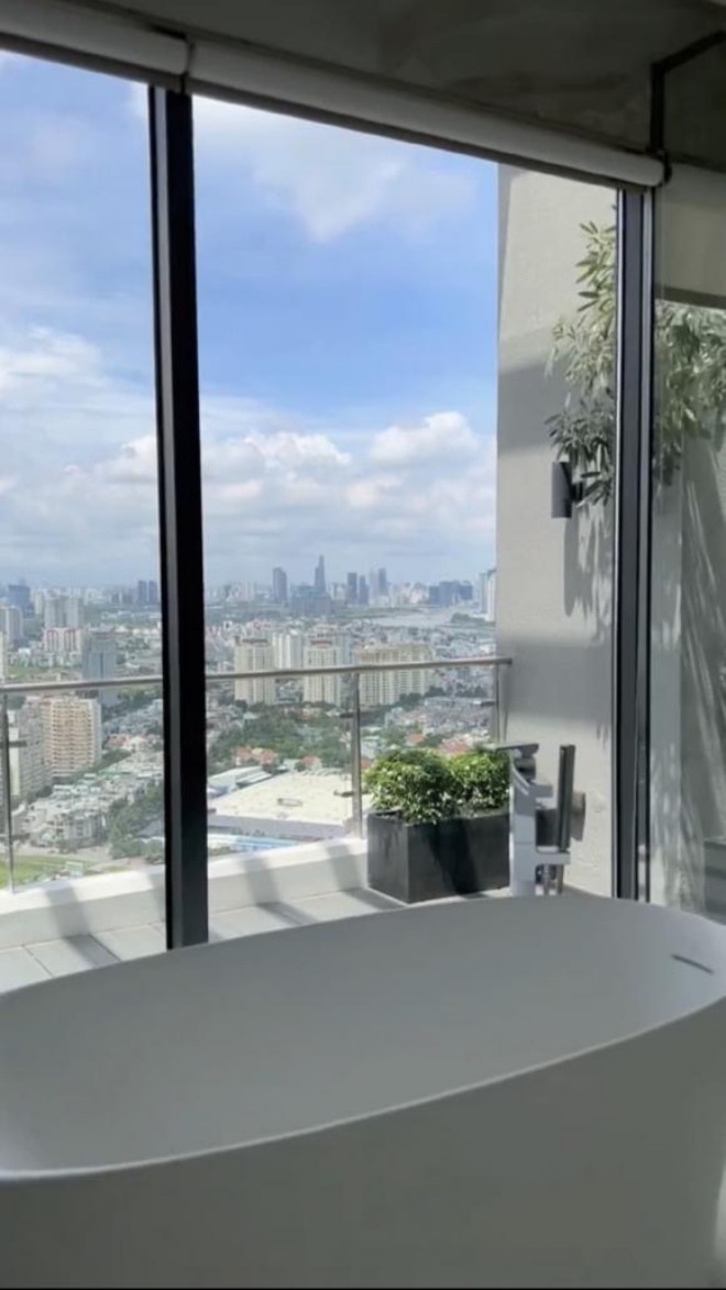 Hoa hậu Phương Khánh khoe căn penthouse mới mua, nội thất đơn giản, view đáng giá triệu đô - 9