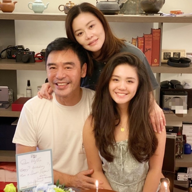 Chính Tố Trinh là người giúp Chung Trấn Đào và các con vượt qua giai đoạn khủng hoảng của cuộc đời.