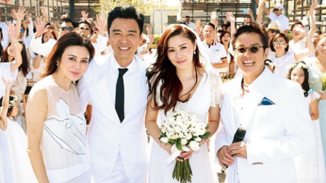 Bạn bè trong giới chúc mừng hạnh phúc của 2 người.