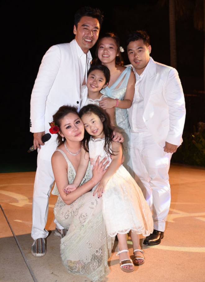 Lúc lấy vợ 2, Chung Trấn Đào đã ngoài 60 tuổi. 