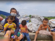 Tin tức - Tiểu thư nhà giàu cãi lời cha mẹ cưới người đàn ông nghèo, 9 năm sau nhặt rác nuôi 4 đứa con mong chờ ngày được tha thứ