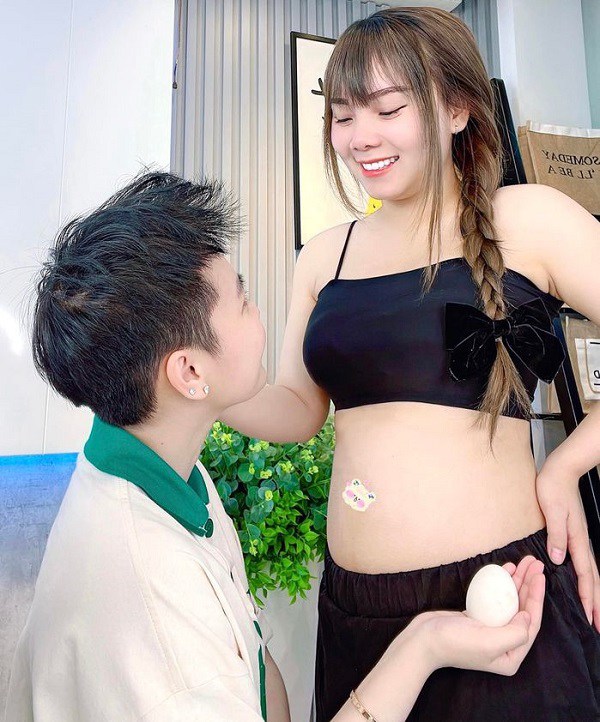 Hotgirl người Mỹ gốc Việt đoàn tụ với ông xã đồng giới, hạnh phúc khoe bụng bầu 3 tháng - 5