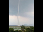 Clip Eva - Clip: Vòi rồng "khổng lồ" xuất hiện trên hồ Trị An