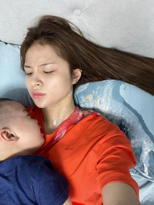 Mẫu nữ nóng bỏng sinh 2 con với Đỗ Duy Nam, nửa đêm ôm con viết tâm sự xót lòng - 1