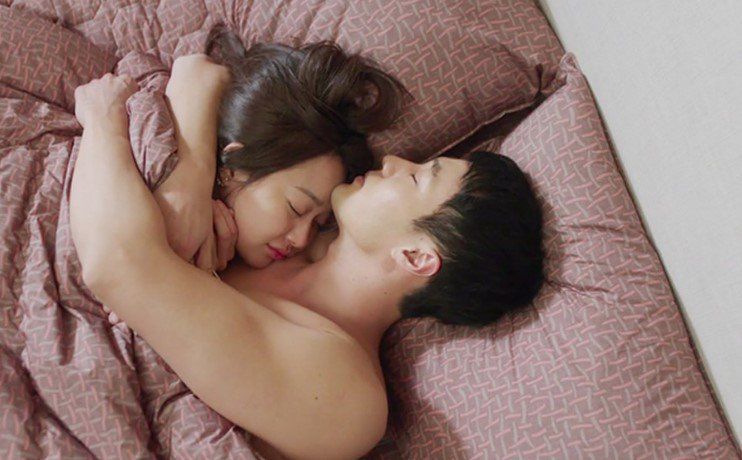 Nếu đàn ông ôm vợ theo 3 cách này, chứng tỏ chỉ có vợ trong tim - 3