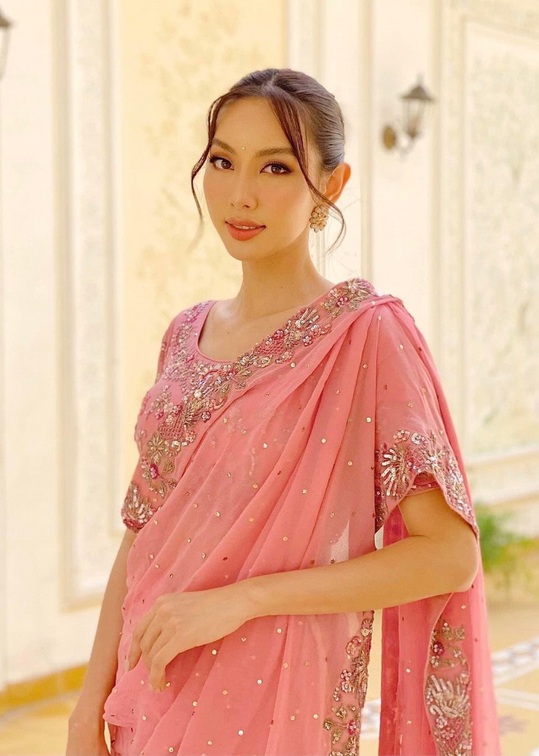 Thuỳ Tiên đẹp như nữ thần khi diện trang phục truyền thống của Ấn Độ - 1