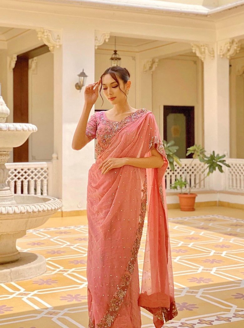 Thuỳ Tiên đẹp như nữ thần khi diện trang phục truyền thống của Ấn Độ - 4