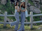 Xem ăn chơi - Hai chị em khám phá xứ sở "hoa vàng trên cỏ xanh"
