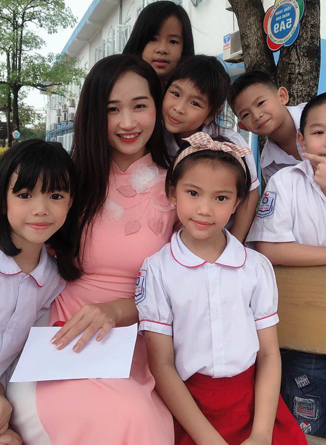 Cô giáo tiểu học xinh nhất Hà Nội khiến phụ huynh ồ ạt hỏi tên trường cho con theo học - 13