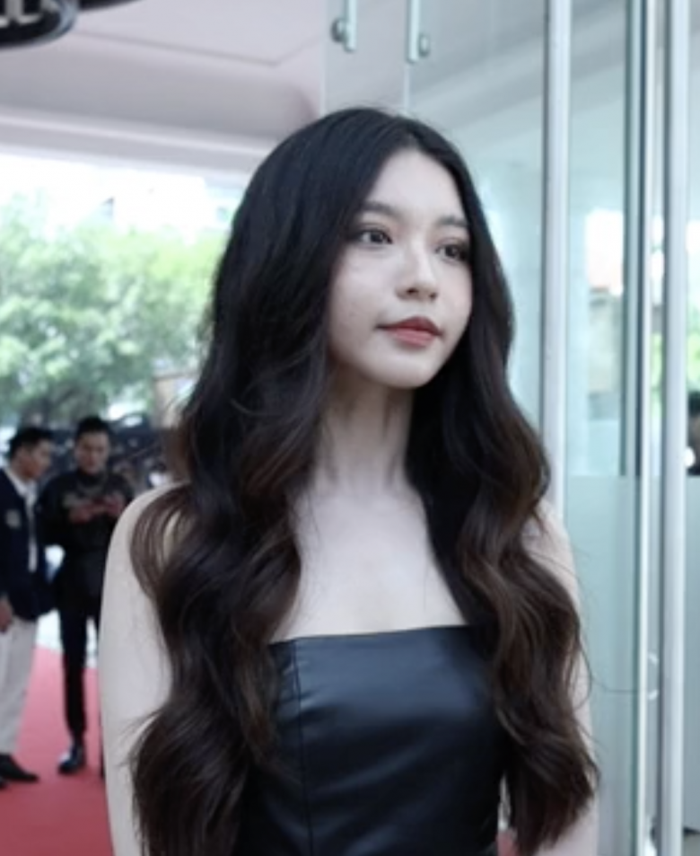 Hình ảnh ngoài đời từng gây tranh cãi của hotgirl Bâu