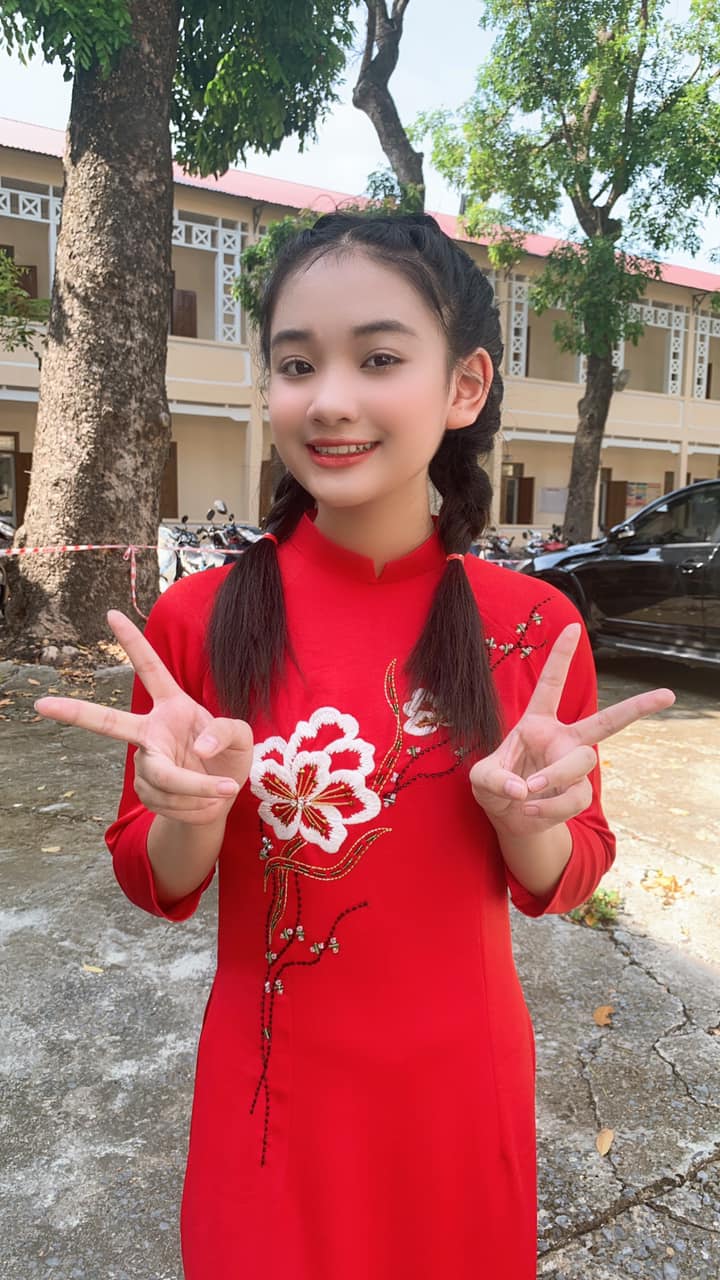 Nữ sinh Hà Nội chiếm sóng đài VTV vì quá xinh, có mối quan hệ đặc biệt với Phương Oanh Quỳnh Búp Bê - 8