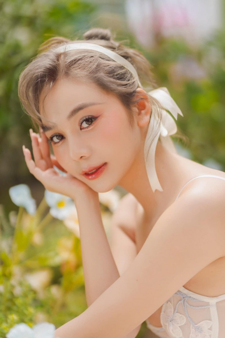 Kim Chi dù không có quá nhiều kinh nghiệm thi cử nhan sắc nhưng bản thân cô đã là một viên ngọc sáng giá.