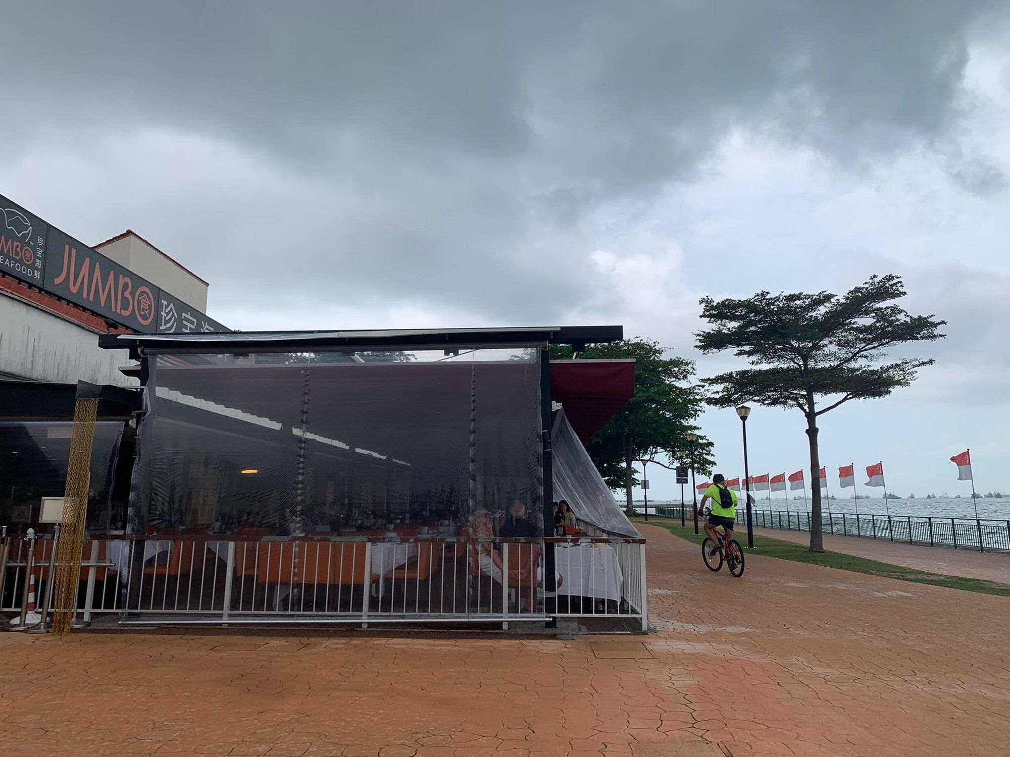 Ngoài việc cua phải tươi ngon thì điểm ấn tượng nhất của món này chính là nước sốt cay, béo vốn là bí quyết của những tiệm ăn lâu đời tại Singapore. 