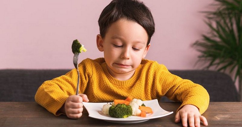 Táo bón khiến trẻ biếng ăn, chậm tăng cân khiến phụ huynh lo lắng - 1