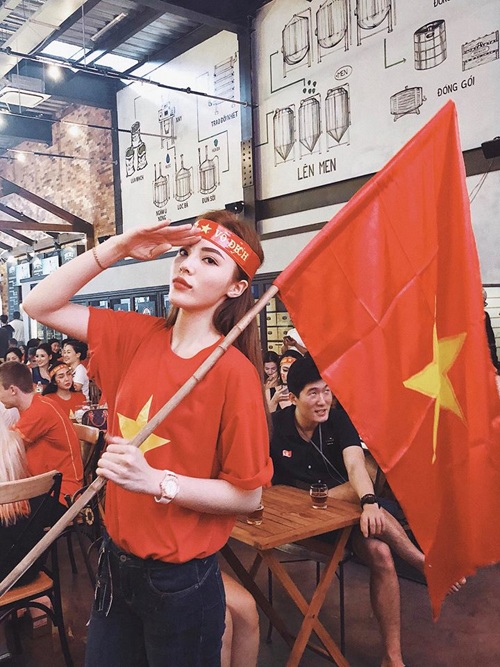 Hội hoa hậu nổi tiếng nhất Việt Nam đụng áo cờ đỏ sao vàng, người mộc mạc người sang chảnh - 7