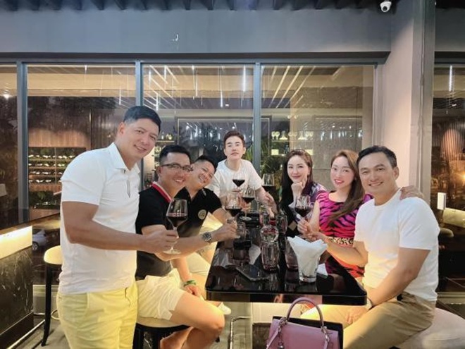 Sao Việt 24h: Mẹ Hồ Ngọc Hà khoe body như gái còn son, con gái nổi tiếng xuýt xoa: amp;#34;Cha mạ ơiamp;#34; - 11