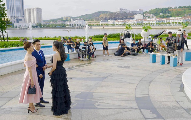 Tay trong tay dự tiệc với Hồng Diễm, Việt Anh vẫn than: amp;#34;Số không được nhờ vợamp;#34; - 1